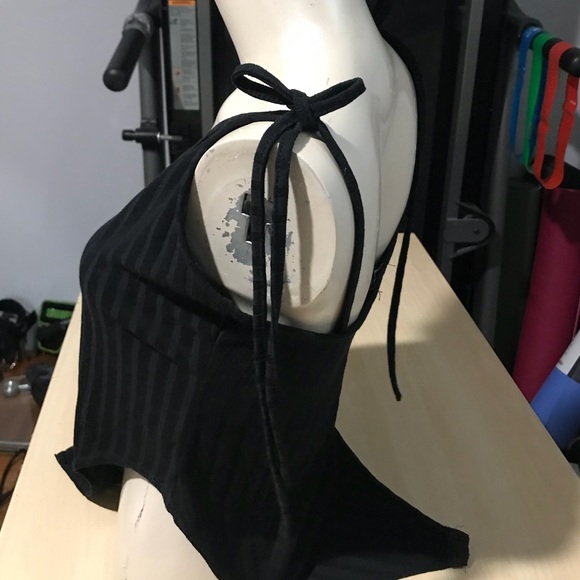 One piece top - Picture 2 of 4